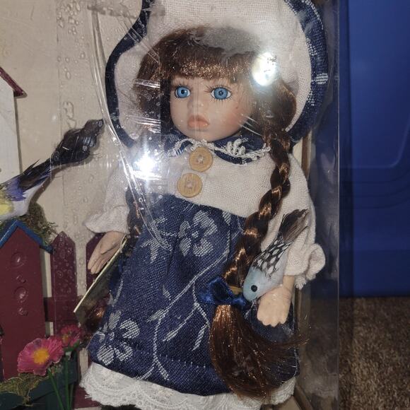 Collector’s Choice Limited Edition Porcelain Doll – Girl with Birds & Birdhouse - Picture 3 of 7